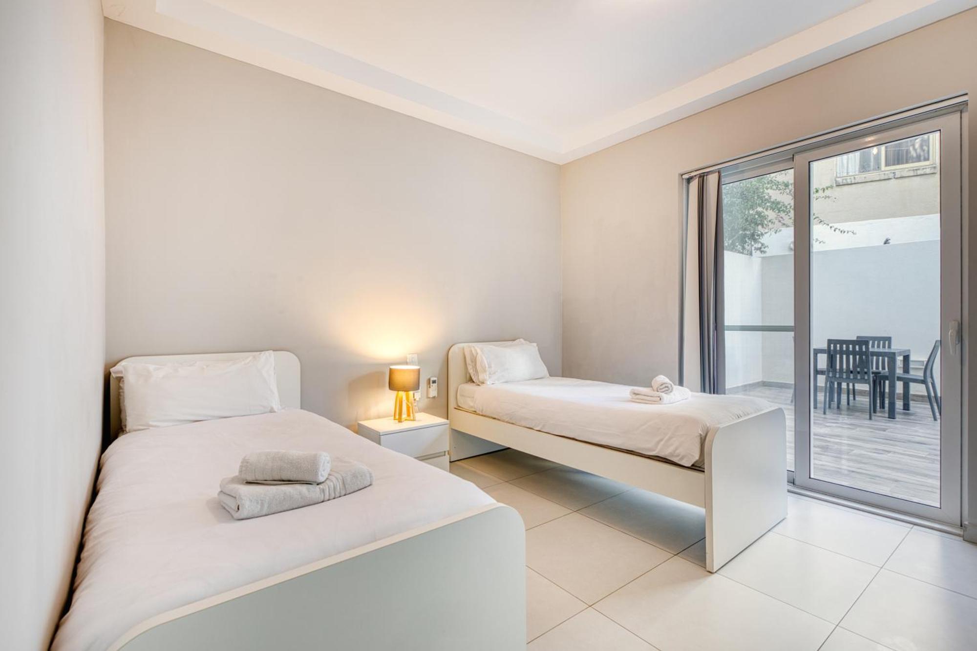 Unique Two Bedroom Apt With Huge Outdoor Area And Close To Entertainment Is-Swieqi Eksteriør bilde