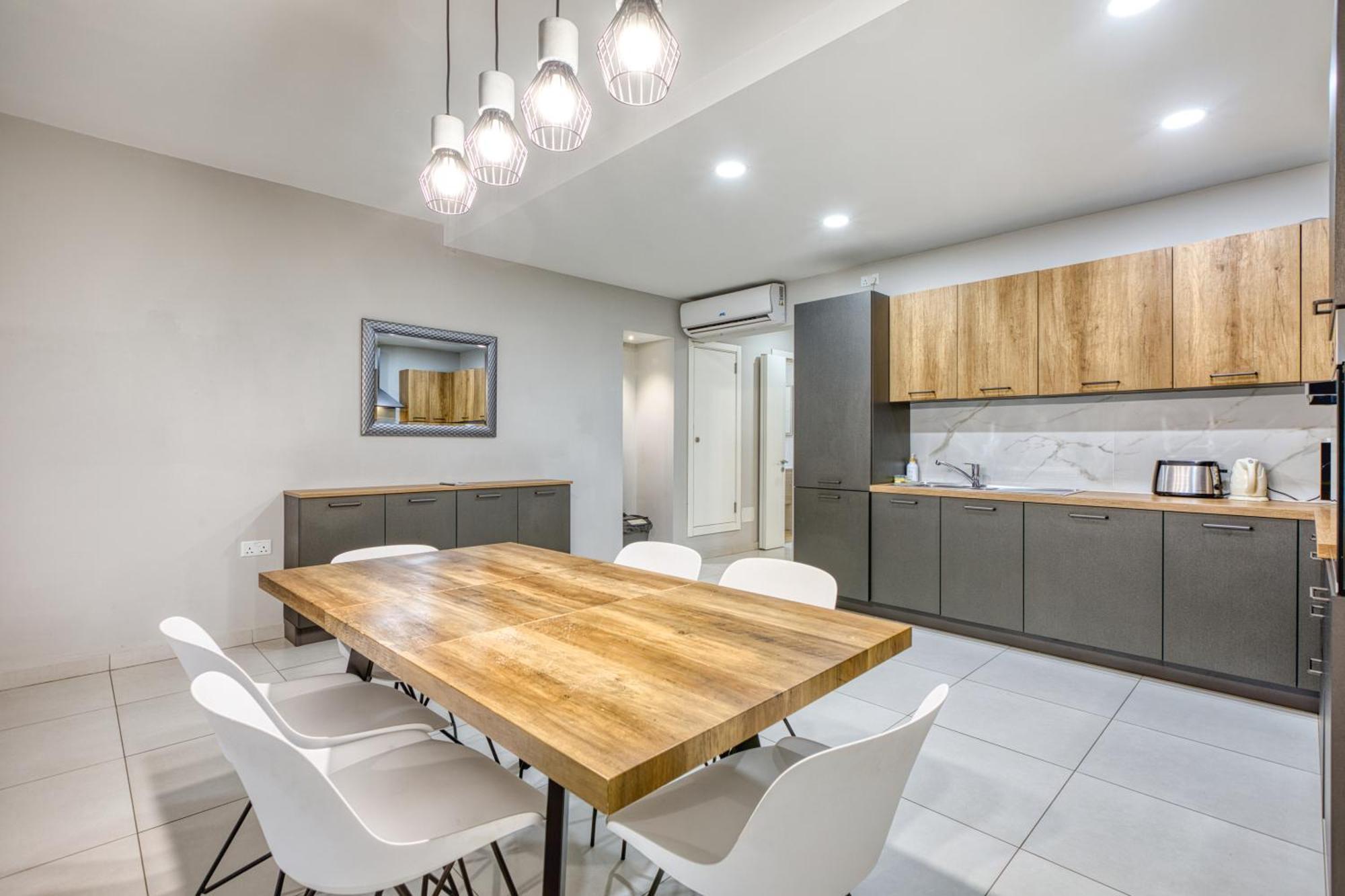 Unique Two Bedroom Apt With Huge Outdoor Area And Close To Entertainment Is-Swieqi Eksteriør bilde