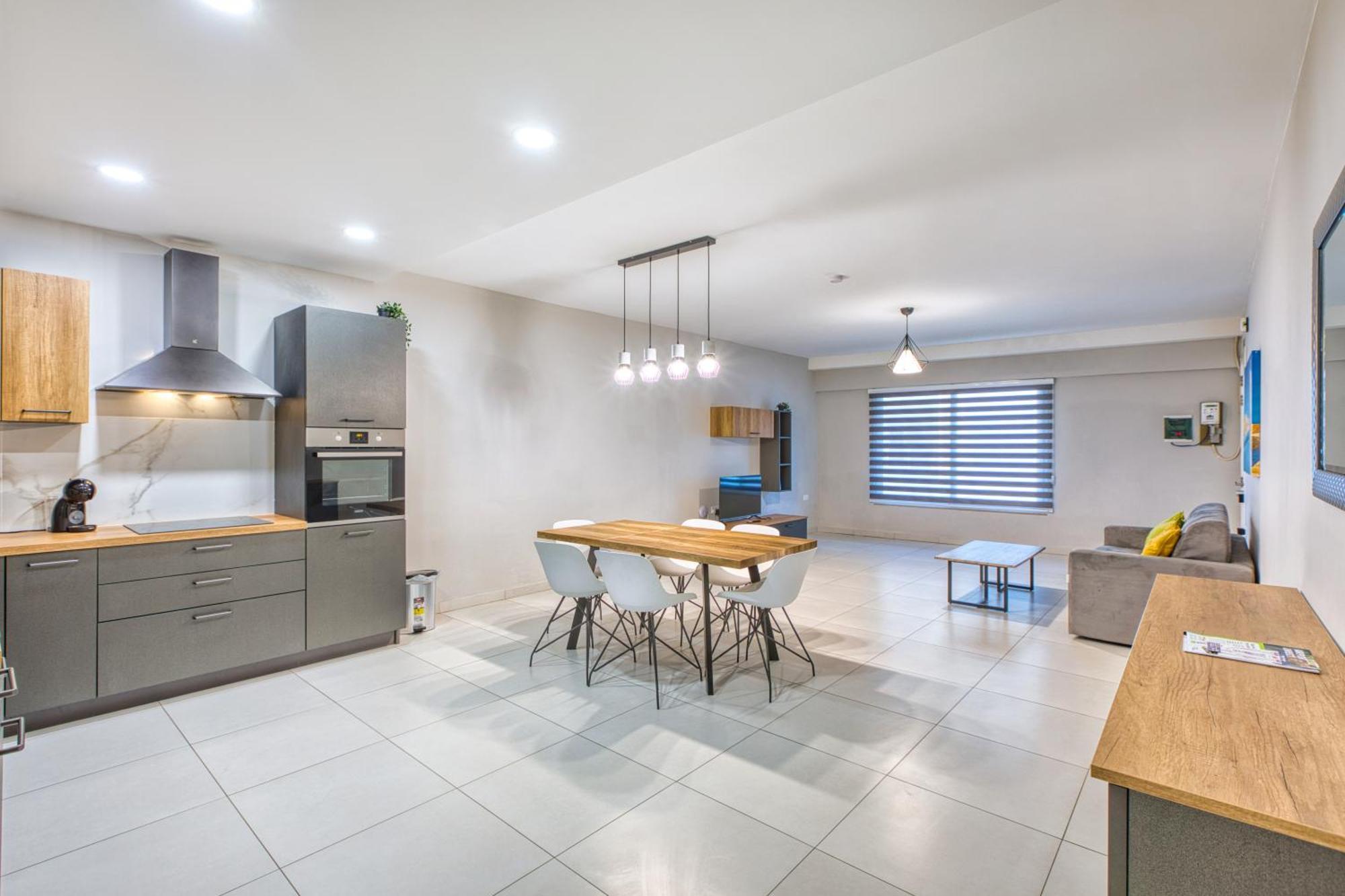 Unique Two Bedroom Apt With Huge Outdoor Area And Close To Entertainment Is-Swieqi Eksteriør bilde
