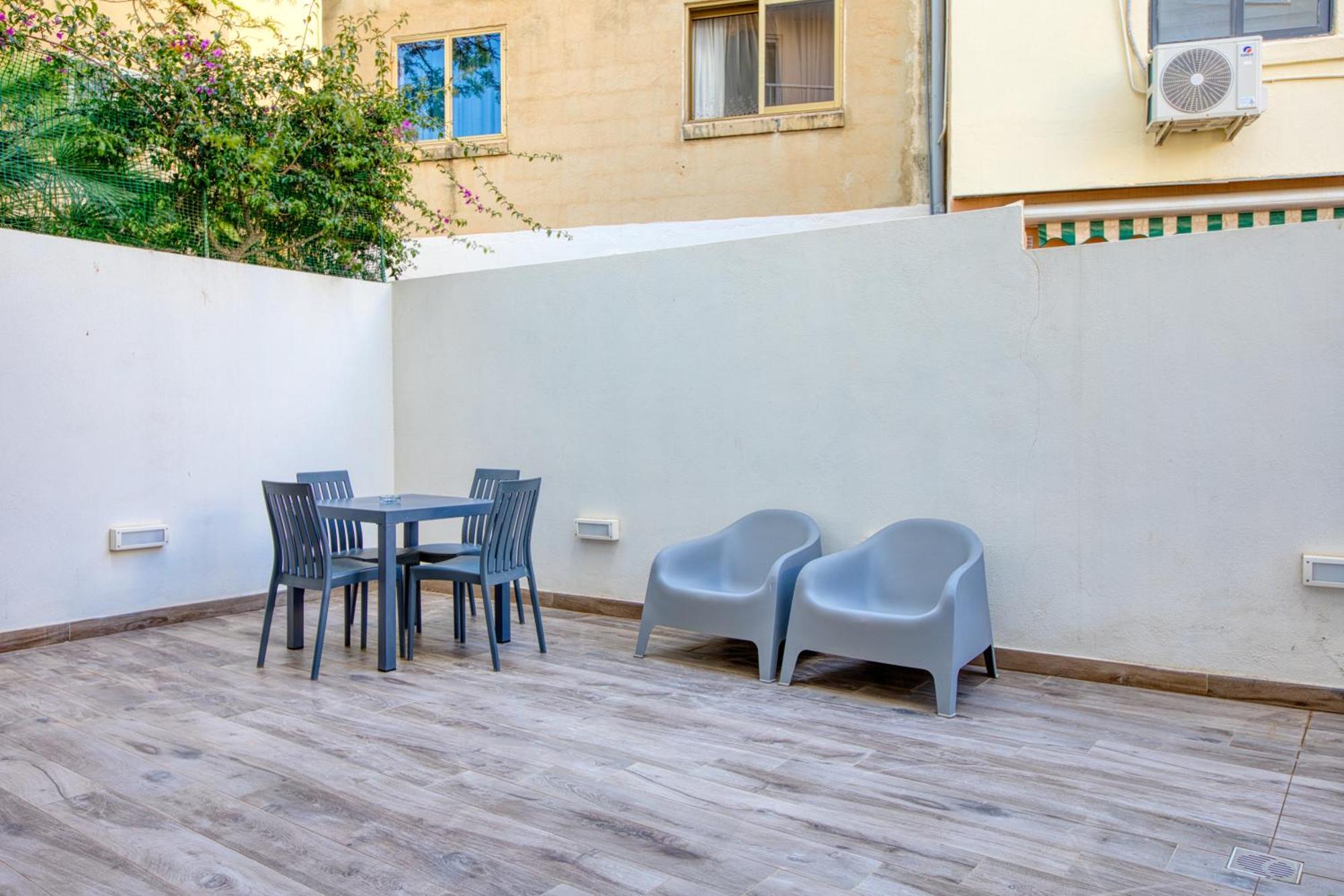 Unique Two Bedroom Apt With Huge Outdoor Area And Close To Entertainment Is-Swieqi Eksteriør bilde
