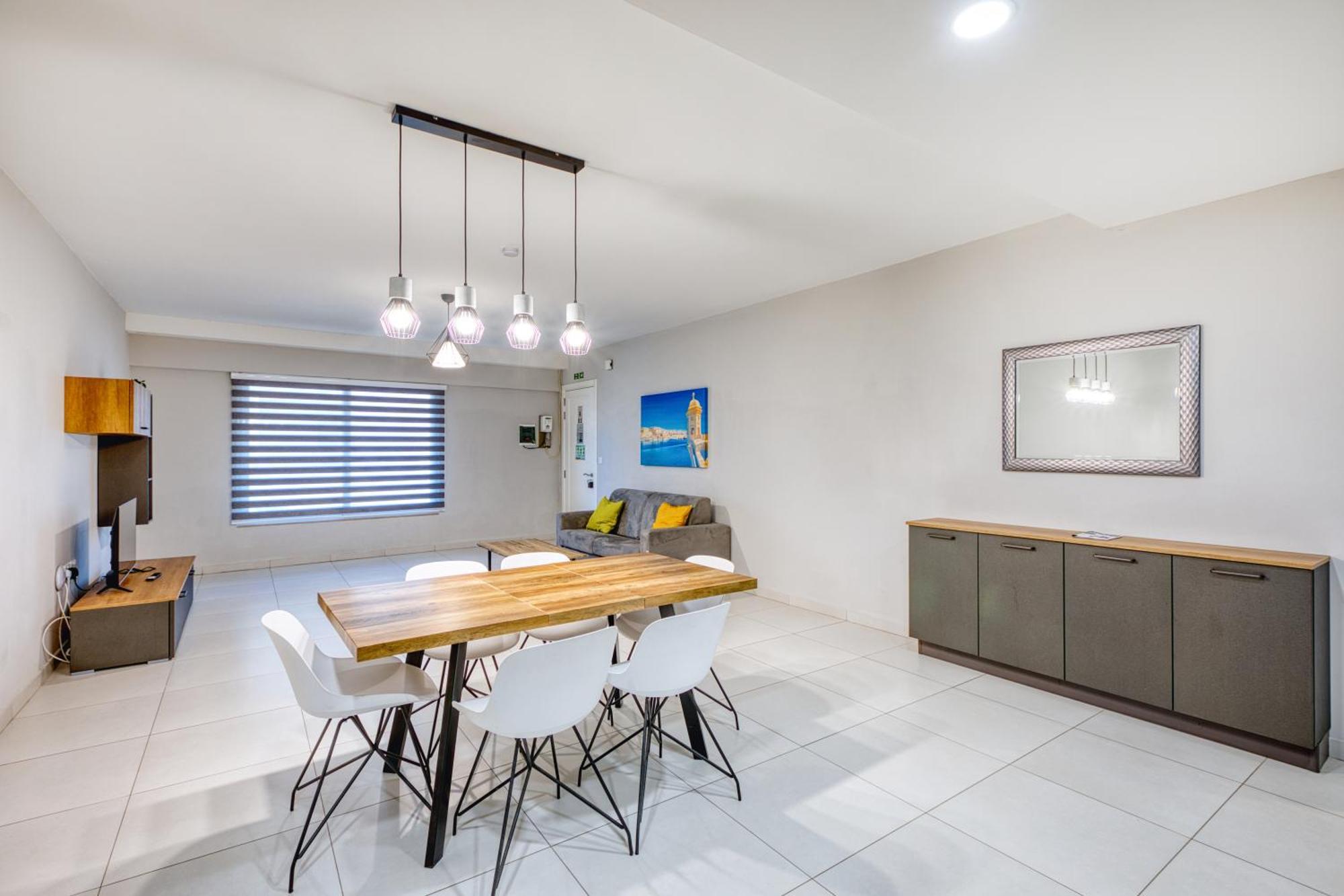 Unique Two Bedroom Apt With Huge Outdoor Area And Close To Entertainment Is-Swieqi Eksteriør bilde