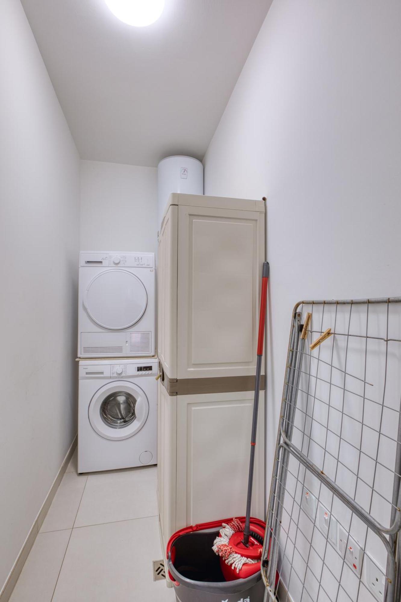 Unique Two Bedroom Apt With Huge Outdoor Area And Close To Entertainment Is-Swieqi Eksteriør bilde