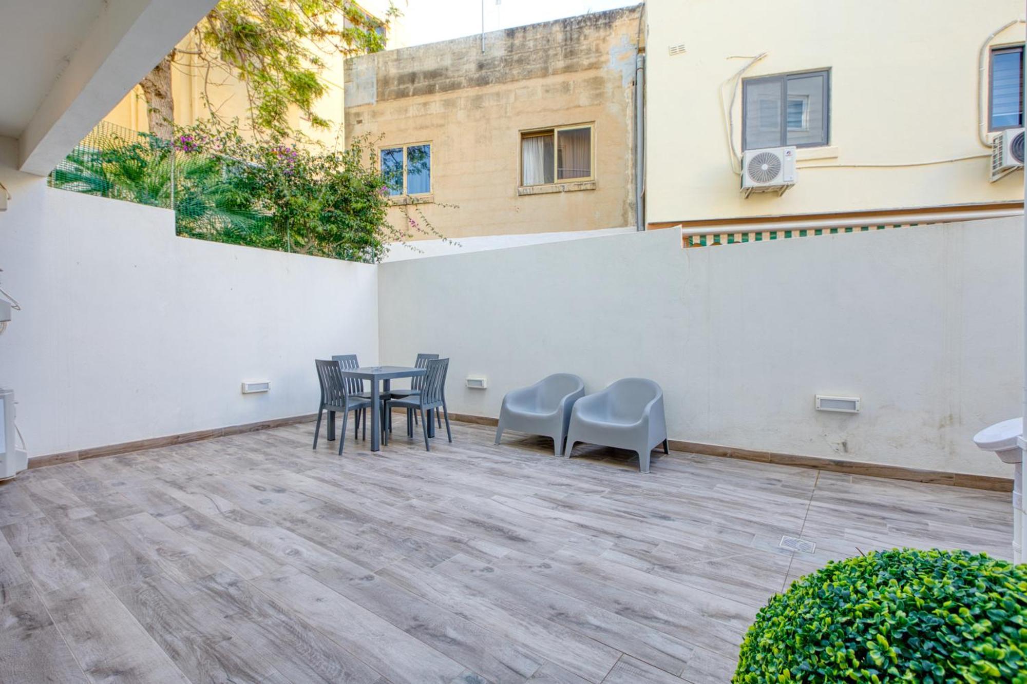 Unique Two Bedroom Apt With Huge Outdoor Area And Close To Entertainment Is-Swieqi Eksteriør bilde